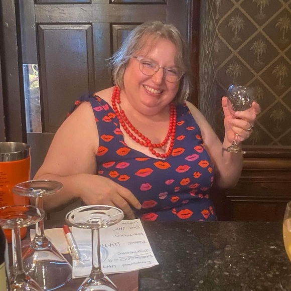 Meet your Posher, Jen - Picture 1 of 1